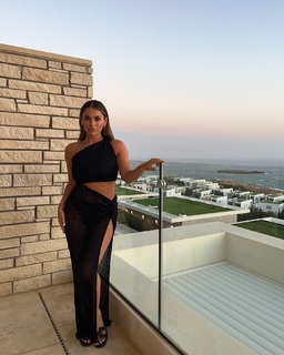 Courtney Green feet photo thumbnail