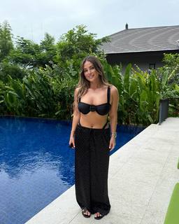 Courtney Green feet photo thumbnail