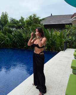 Courtney Green feet photo thumbnail
