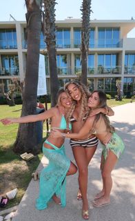 Courtney Green feet photo thumbnail