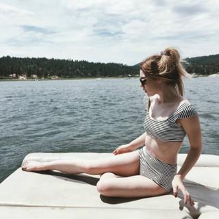 Courtney Halverson feet photo 11