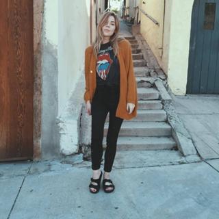 Courtney Halverson feet photo 9