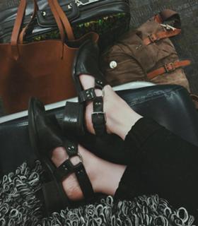 Courtney Halverson feet photo 8