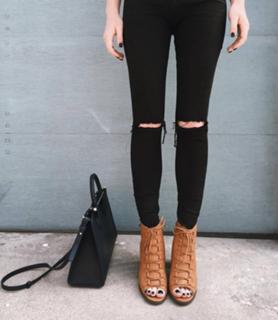 Courtney Halverson feet photo 3