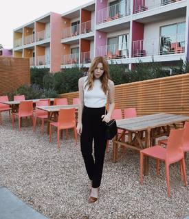 Courtney Halverson feet photo 10