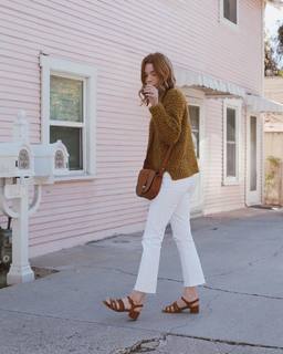 Courtney Halverson feet photo 9