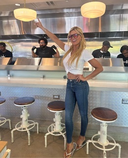 Courtney Hansen feet photo 3