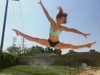 Courtney Hope feet photo thumbnail
