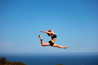 Courtney Hope feet photo thumbnail