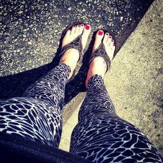 Courtney Hope feet photo thumbnail