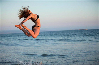 Courtney Hope feet photo thumbnail