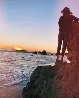 Courtney Hope feet photo thumbnail
