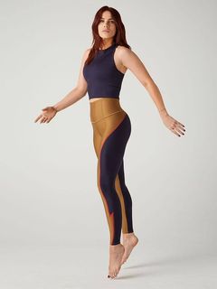 Courtney Hope feet photo thumbnail