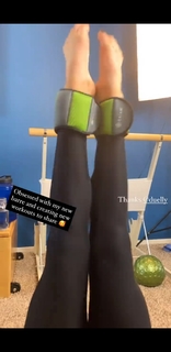 Courtney Hope feet photo thumbnail