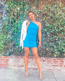 Courtney Hope feet photo thumbnail