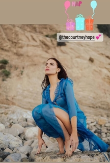 Courtney Hope feet photo thumbnail