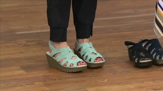Courtney Khondabi feet photo thumbnail