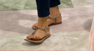 Courtney Khondabi feet photo thumbnail