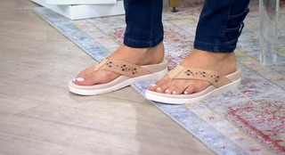 Courtney Khondabi feet photo thumbnail
