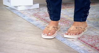 Courtney Khondabi feet photo thumbnail