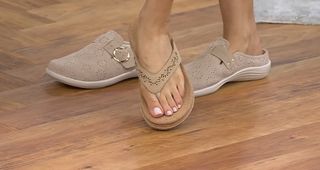 Courtney Khondabi feet photo 1