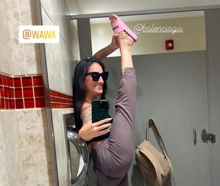 Courtney Lapresi feet photo 1