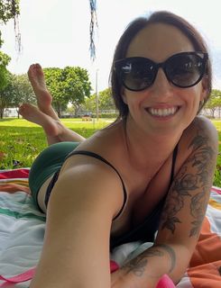 Courtney Lapresi feet photo 2