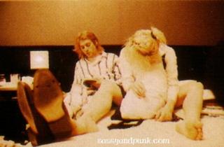 Courtney Love feet photo thumbnail