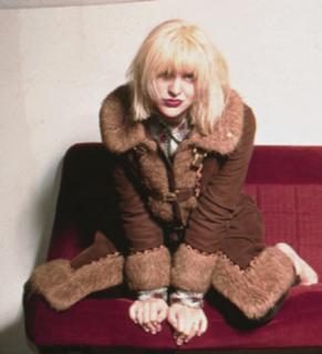 Courtney Love feet photo thumbnail