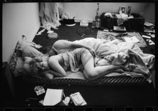 Courtney Love feet photo thumbnail