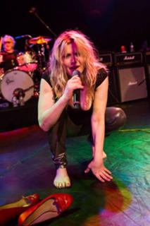Courtney Love feet photo thumbnail