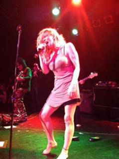 Courtney Love feet photo thumbnail
