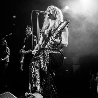 Courtney Love feet photo thumbnail