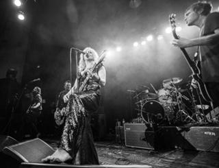 Courtney Love feet photo thumbnail