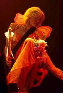 Courtney Love feet photo thumbnail