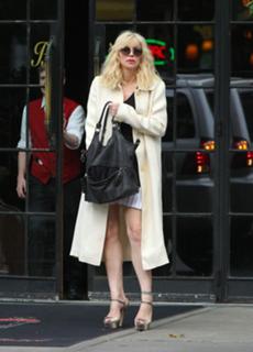 Courtney Love feet photo thumbnail