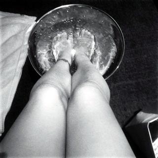 Courtney Love feet photo thumbnail