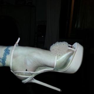 Courtney Love feet photo thumbnail