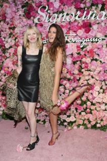 Courtney Love feet photo thumbnail