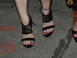 Courtney Love feet photo thumbnail