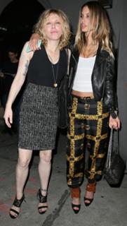 Courtney Love feet photo thumbnail