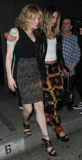 Courtney Love feet photo thumbnail