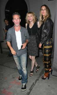 Courtney Love feet photo thumbnail