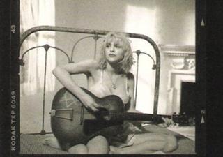 Courtney Love feet photo thumbnail