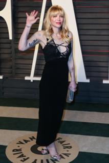 Courtney Love feet photo thumbnail