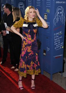 Courtney Love feet photo thumbnail