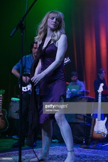 Courtney Love feet photo thumbnail
