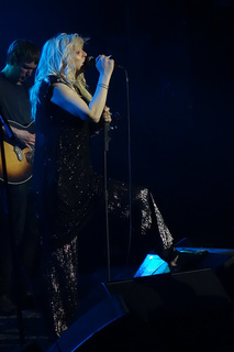 Courtney Love feet photo thumbnail