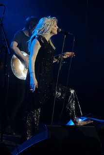 Courtney Love feet photo thumbnail