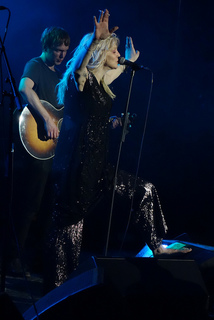 Courtney Love feet photo thumbnail